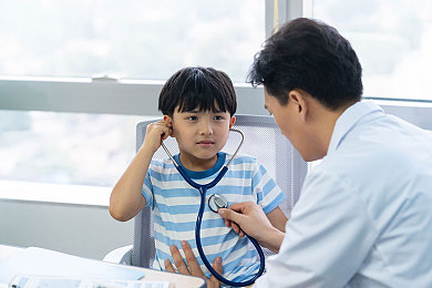 女生张开腿让男生捅:惊人!女生当街求捅,背后真相令人痛心-2