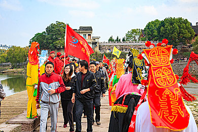 看免费黄色视频:揭秘:免费视频软件背后隐藏的真相-2