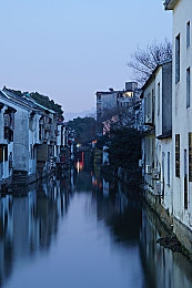 夜夜嗨一区二区：繁华夜市狂欢不停，揭秘城市新地标-3
